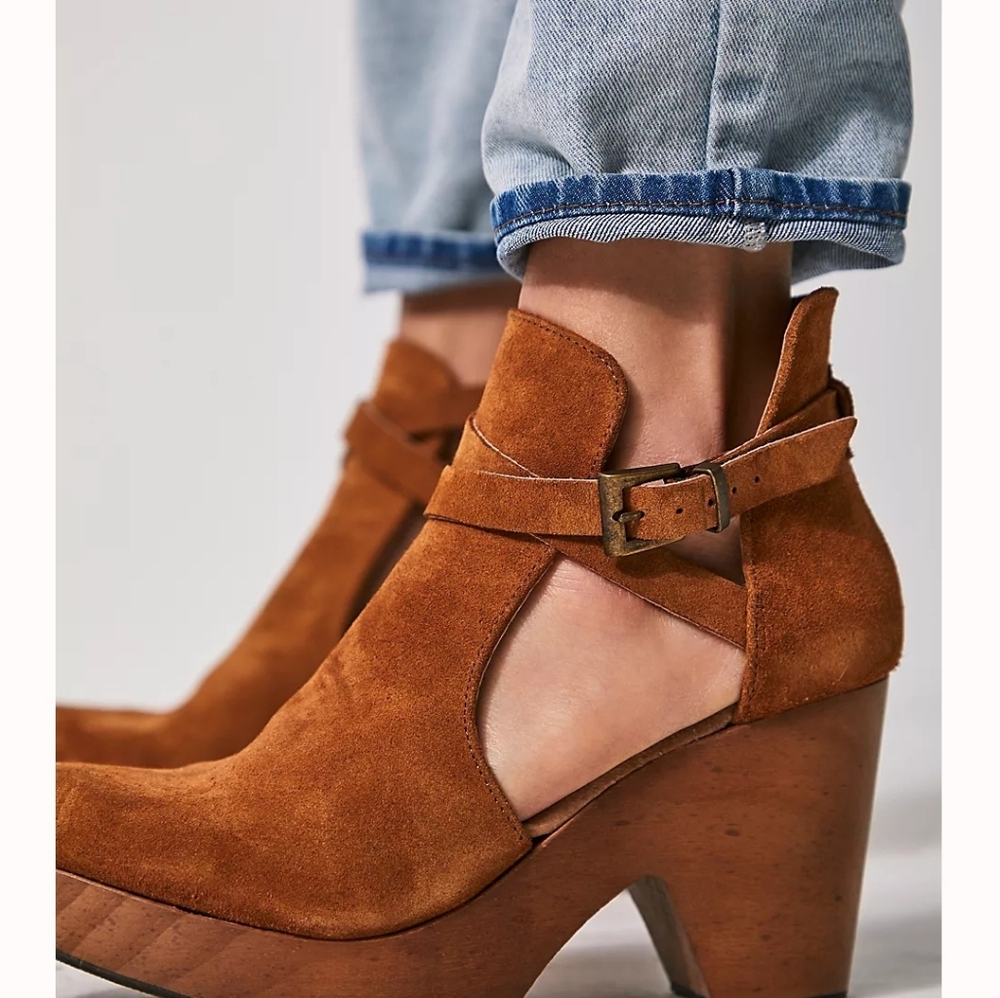 NWOB Free People size 11 (41 EU) Cedar Clogs brown suede